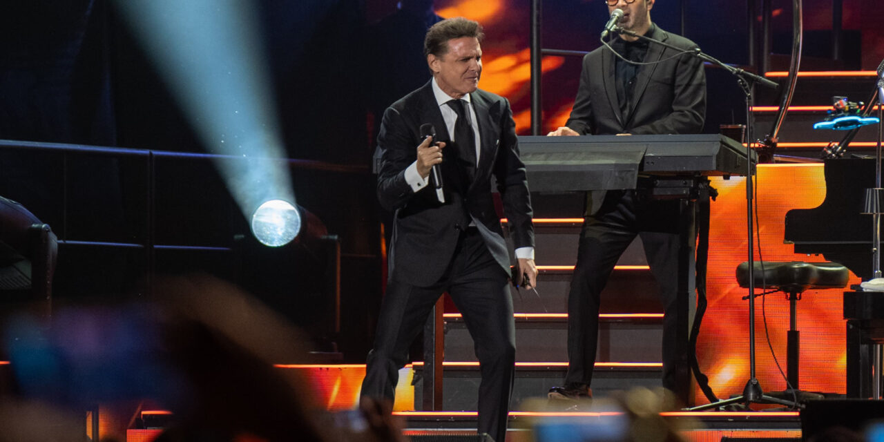 Luis Miguel enciende la Arena Potosí con sus más grandes éxitos