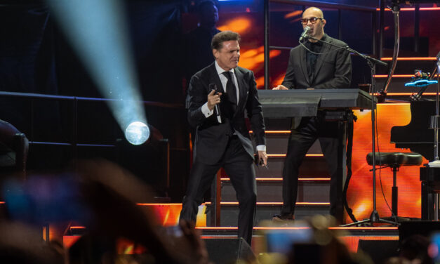 Luis Miguel enciende la Arena Potosí con sus más grandes éxitos