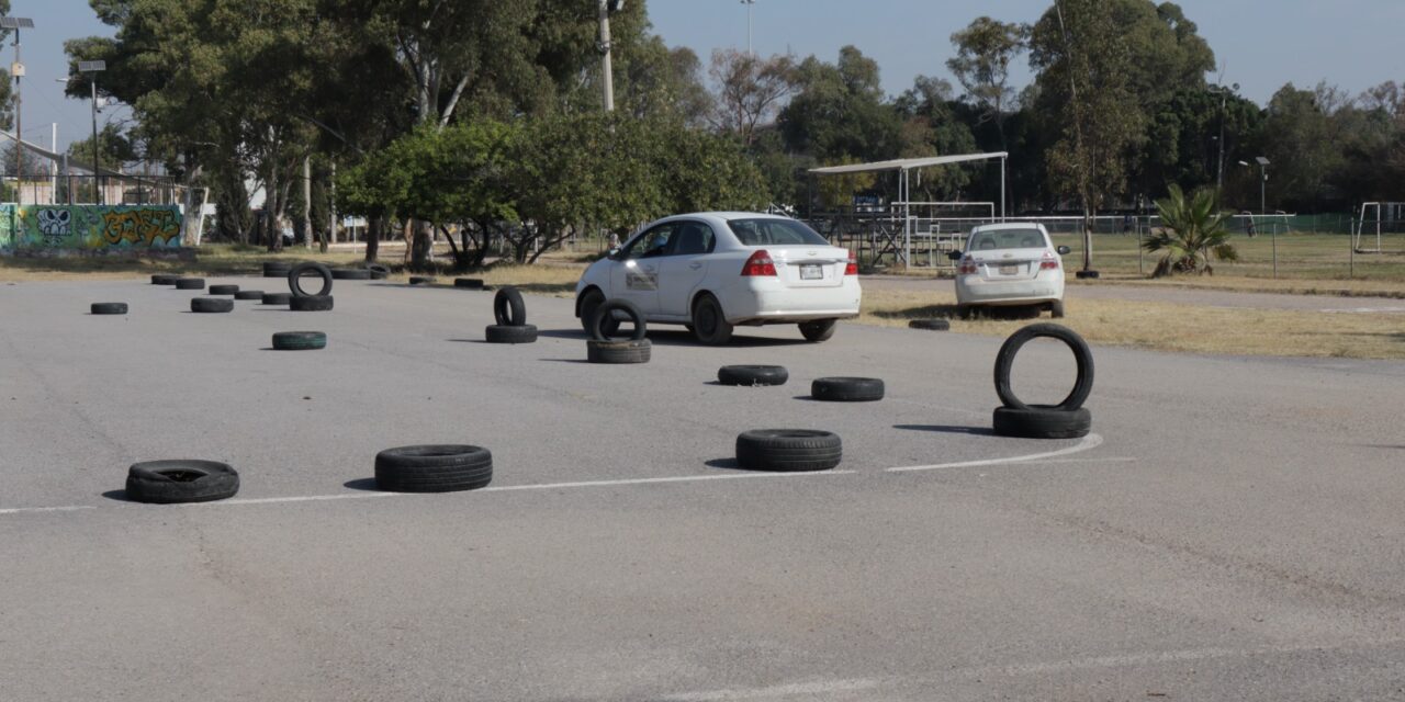 Gobierno estatal apoyará a las y los jóvenes con clases de manejo