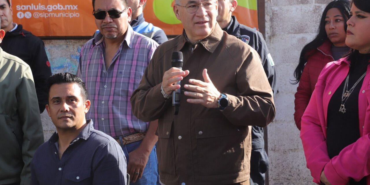 Alcalde Galindo entrega nueva pavimentación en colonia María Cecilia; encabeza trabajos de rehabilitación