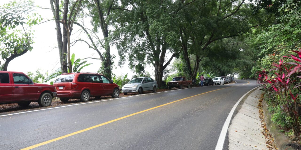 Ricardo Gallardo entrega primera etapa de camino Xolol-Tancanhuitz