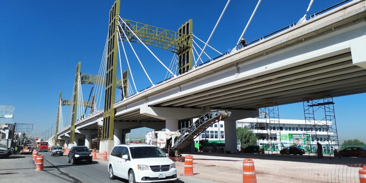 Gobierno estatal mejora movilidad con nuevo puente en Circuito Potosí