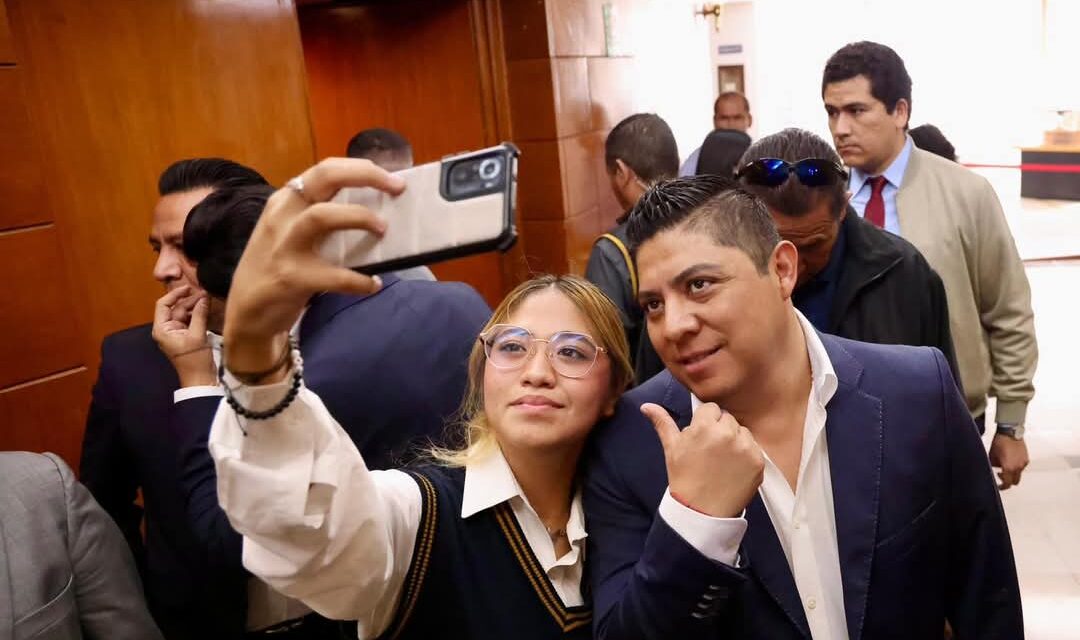Ricardo Gallardo ofrece más apoyo educativo a jóvenes potosinos