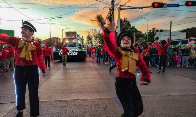 Caravana Coca Cola llena de luz las calles de SLP