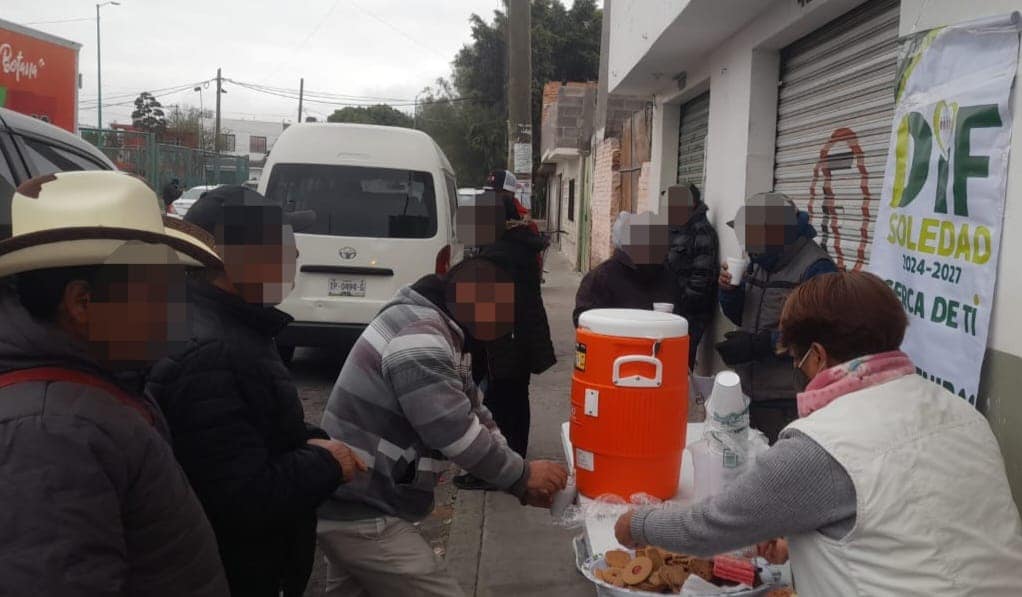 DIF MUNICIPAL DE SOLEDAD BRINDA APOYO A FAMILIAS DE PACIENTES DE HOSPITAL CON COMIDA Y ALBERGUE