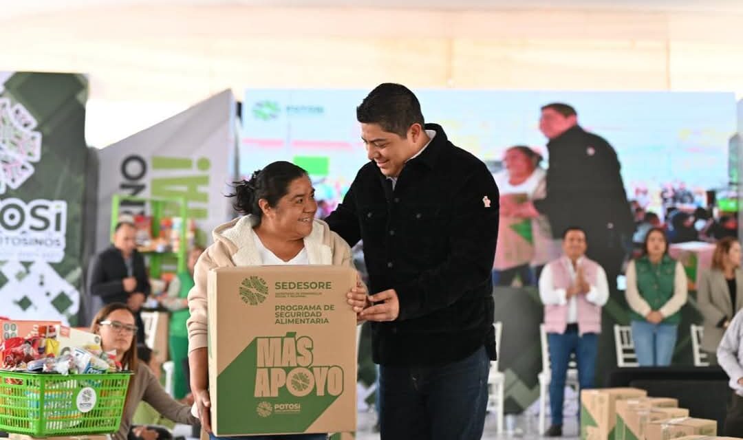 FAMILIAS DE MEXQUITIC RECONOCEN A RICARDO GALLARDO POR OBRAS Y APOYOS ALIMENTARIOS