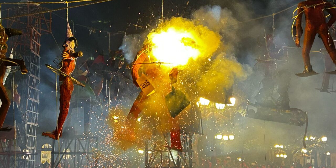ESPECTACULAR NOCHE DE FUEGO, DANZA Y TRADICIÓN CON LA QUEMA DE JUDAS