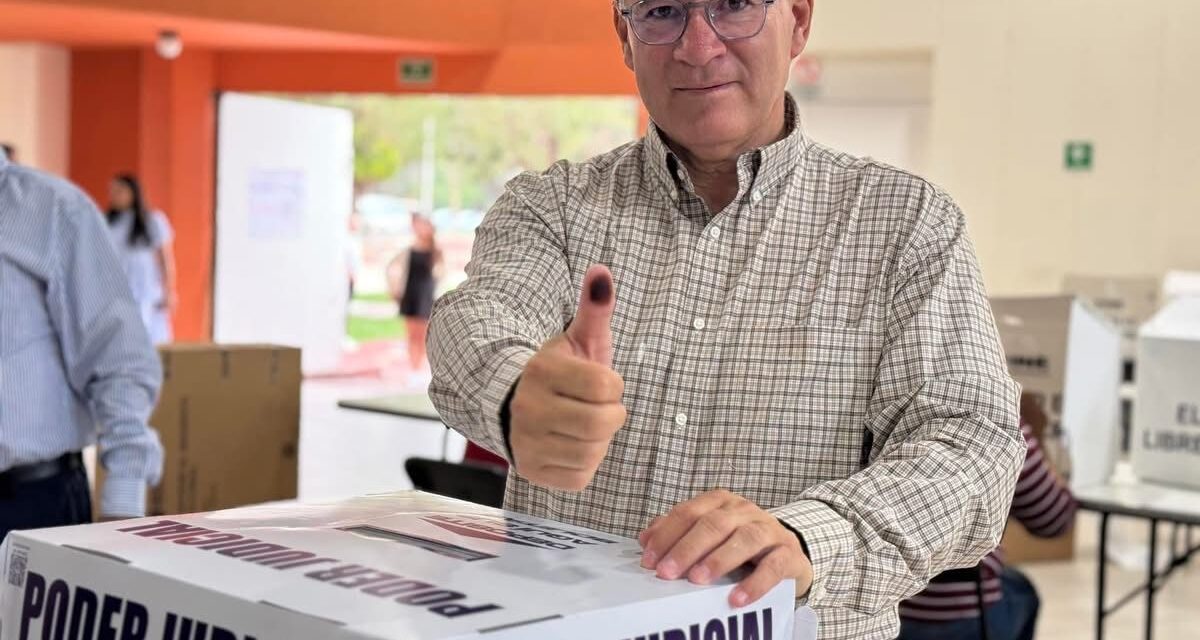 Jornada histórica y en paz, destaca Enrique Galindo tras emitir su voto