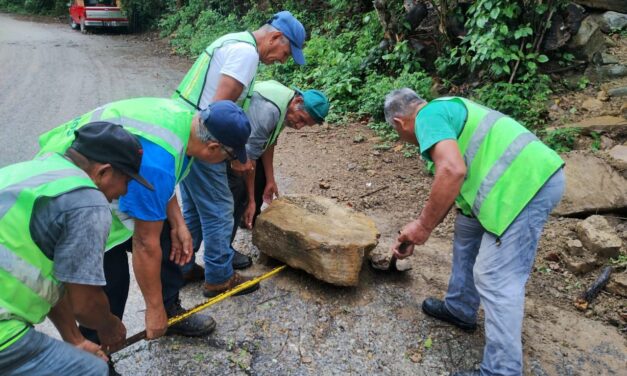 GOBIERNO ESTATAL ATIENDE CAMINOS POR LLUVIAS