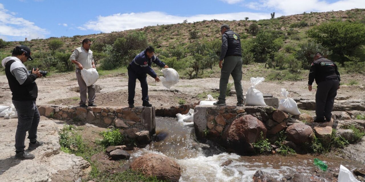 Ayuntamiento desfoga de manera controlada la presa Cañada del Lobo para evitar inundaciones