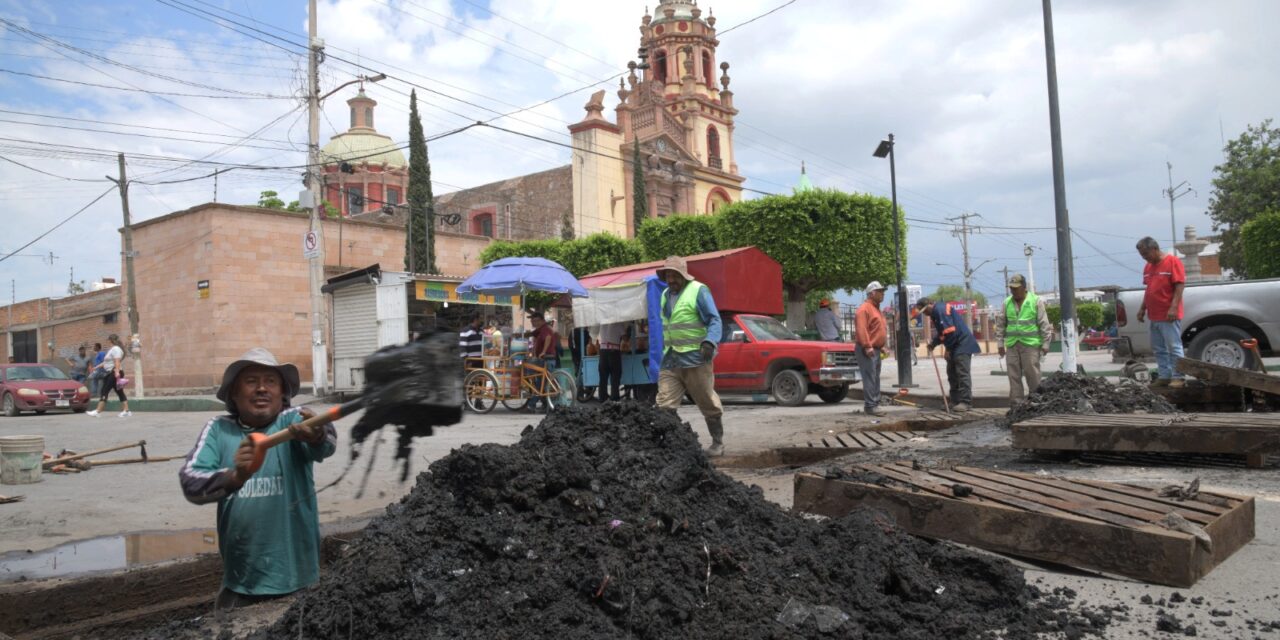 AYUNTAMIENTO DE SOLEDAD CONTINÚA LIMPIEZA DE REJILLAS PLUVIALES ANTE PRESENCIA DE LLUVIAS