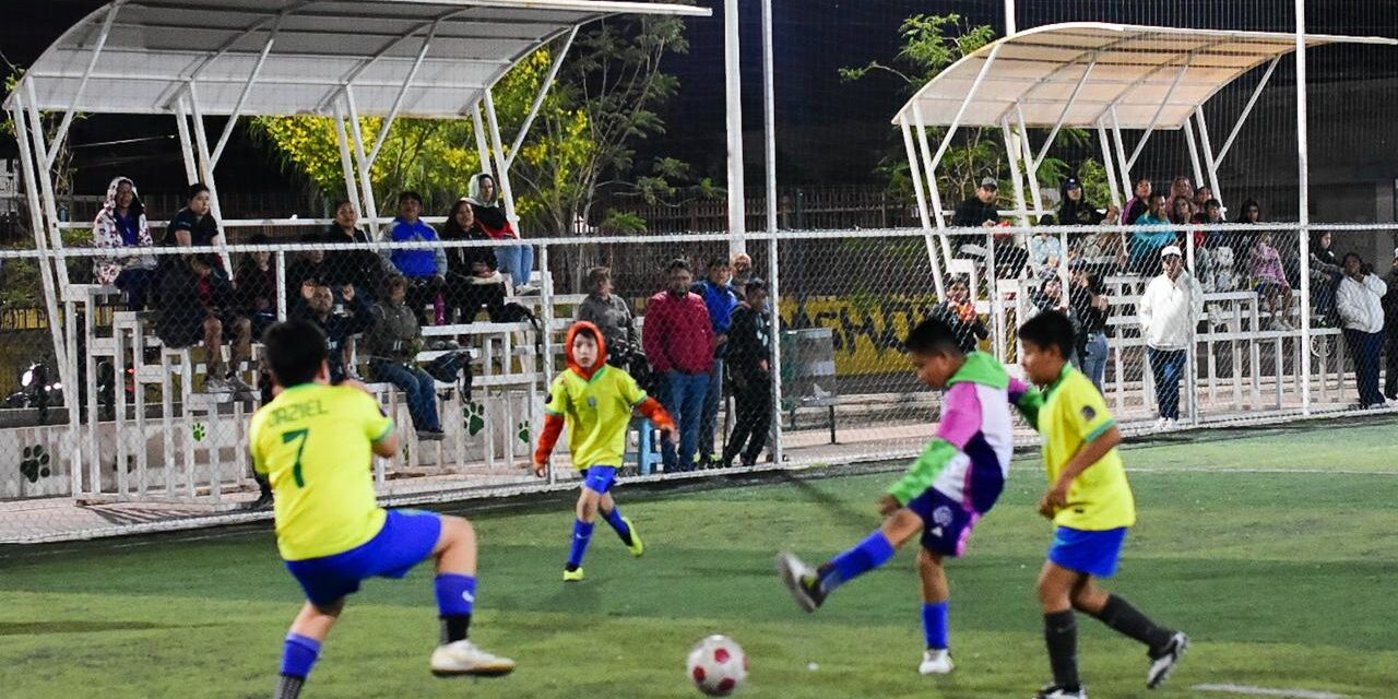 CON PARQUES URBANOS RECREATIVOS E ILUMINADOS, FAMILIAS SOLEDENSES DISFRUTAN Y SE DESARROLLAN