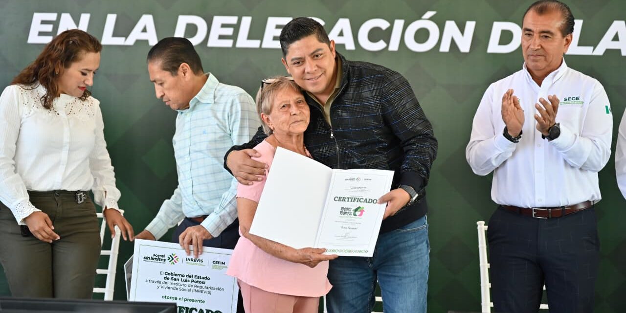 RICARDO GALLARDO FORTALECE A FAMILIAS DE LA PILA CON ENTREGA DE LOTES GRATUITOS