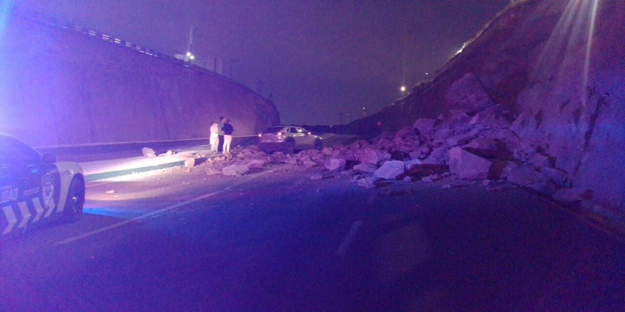 Atiende Protección Civil Municipal deslizamiento de rocas en zona sur de la ciudad