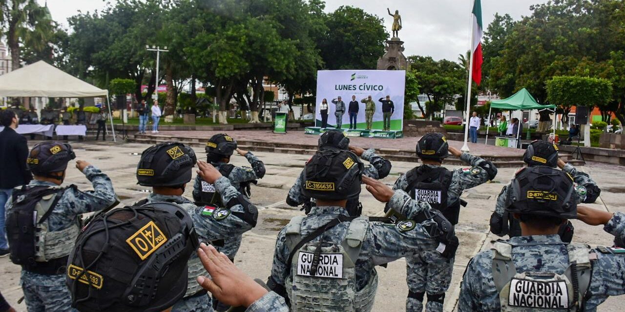 AYUNTAMIENTO DE SOLEDAD Y GUARDIA NACIONAL FORTALECEN VALORES CÍVICOS CON HONORES A LA BANDERA