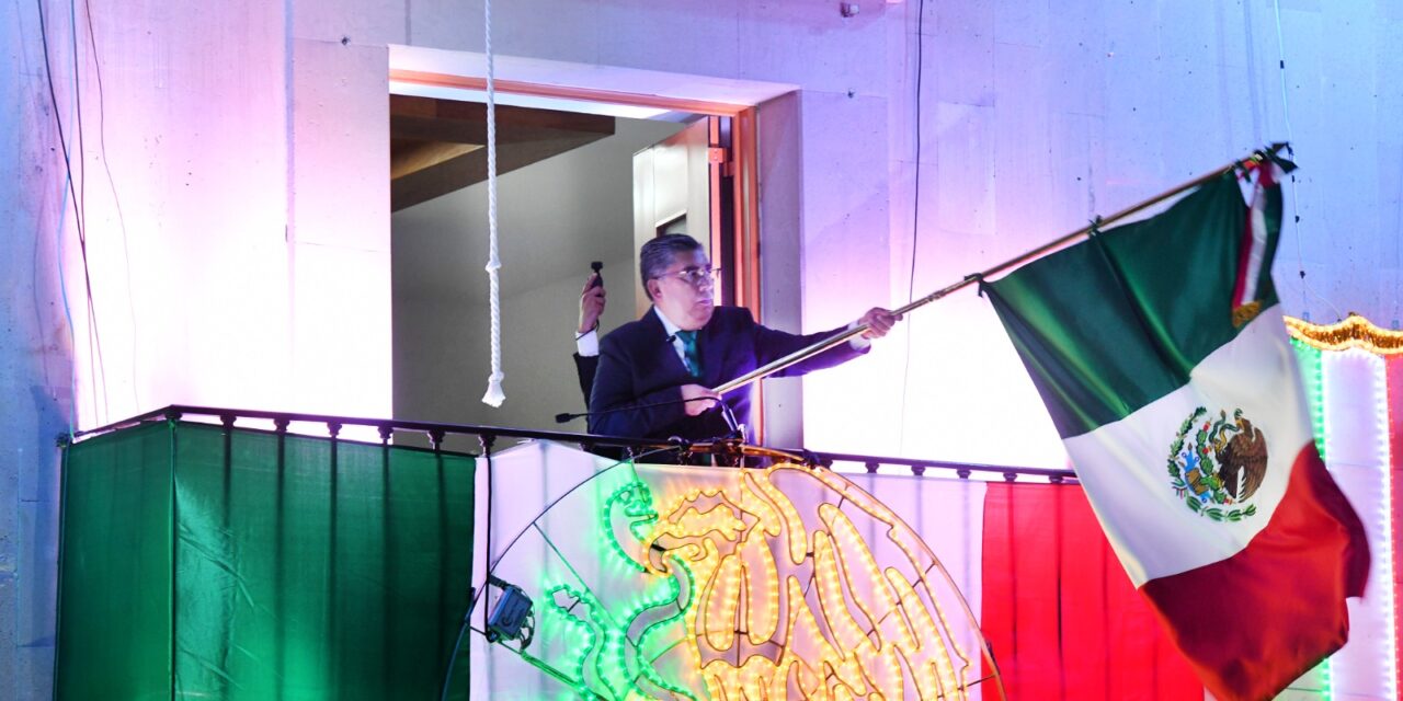ALCALDE JUAN MANUEL NAVARRO MUÑIZ LLENÓ DE VIVAS Y ALEGRÍA LA NOCHE PATRIA EN SOLEDAD