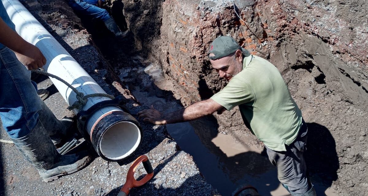Interapas repara fuga en la colonia Rural Atlas, mejorando el suministro en dos colonias