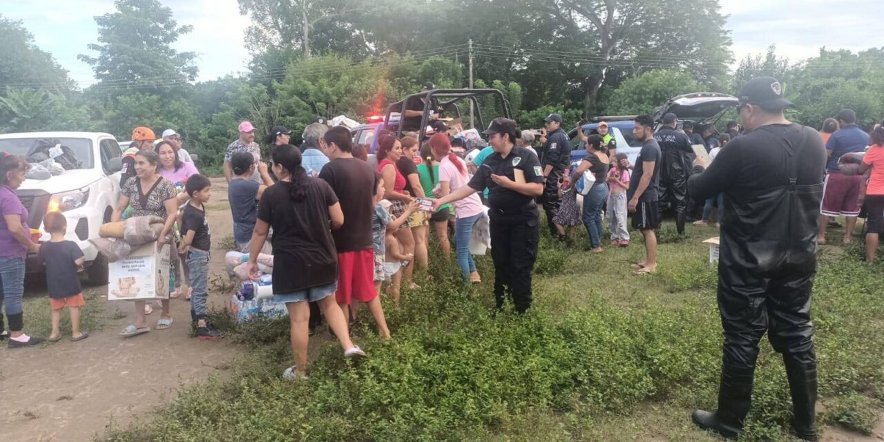 Policía de la Capital lleva ayuda humanitaria a familias afectadas por inundaciones en la Huasteca potosina