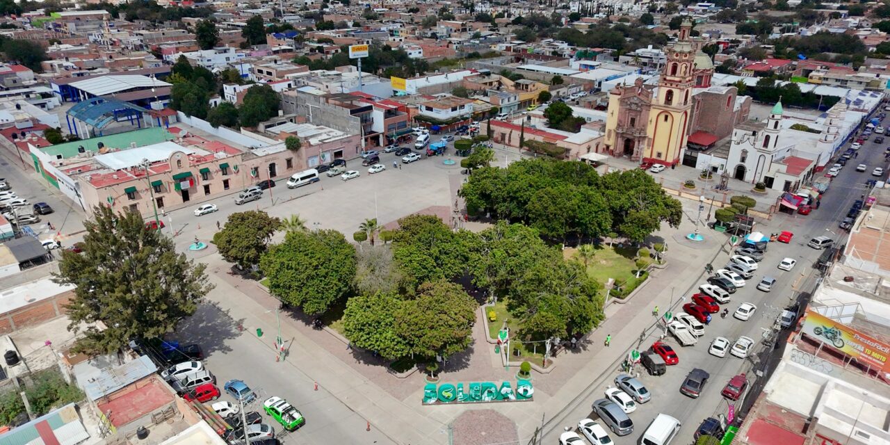 ALCALDE JUAN MANUEL NAVARRO MUÑIZ RECONOCE A CIUDADANOS DISTINGUIDOS EN ANIVERSARIO DE LA FUNDACIÓN DE SOLEDAD