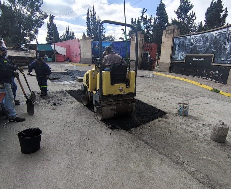 Gobierno de la Capital realiza trabajos de renivelación en el panteón del Saucito, en preparación para el Día de Muertos