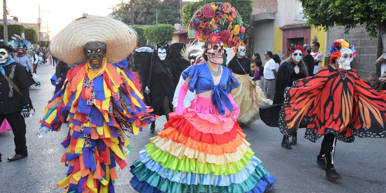 SOLEDAD VIVE EL XANTOLO CON MULTITUDINARIO DESFILE: COMPARSAS, MÚSICA Y CONVIVENCIA SOCIAL