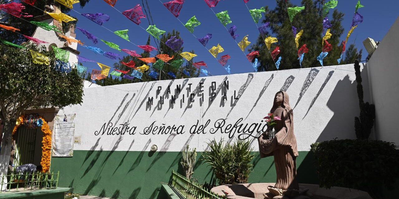 PANTEONES MUNICIPALES DE SOLEDAD LISTOS PARA RECIBIR A VISITANTES POR DÍA DE MUERTOS