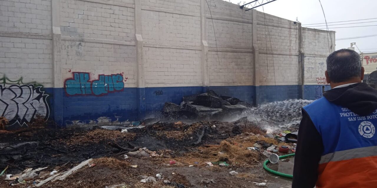 Protección Civil Municipal atiende incendio en bodega abandonada de la zona de Gálvez
