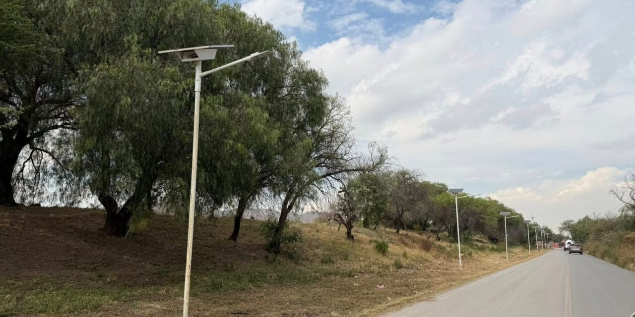 Gobierno de la Capital mejora seguridad y movilidad en acceso a la comunidad de Arroyos, en la Delegación La Pila