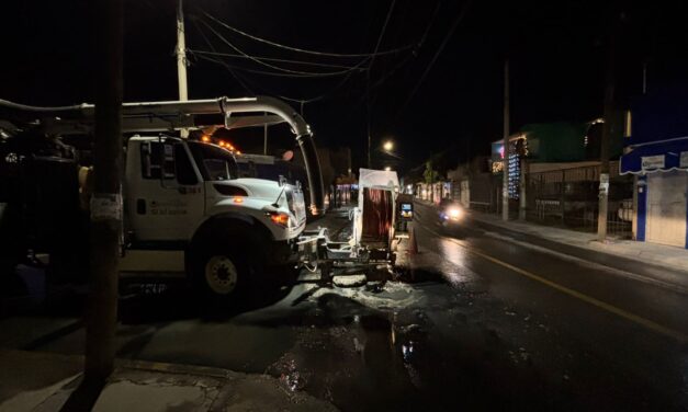 Tapón de grasa provoca fuga en Papagayos; Interapas la atiende durante la noche