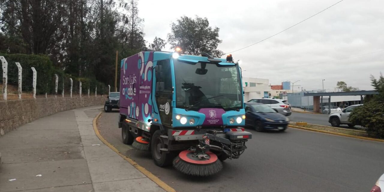 Ayuntamiento de SLP refuerza barrido mecánico en vialidades principales de la ciudad