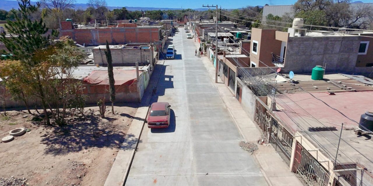 ALCALDE JUAN MANUEL NAVARRO AMPLÍA PROYECTOS DE PAVIMENTACIÓN DE CALLES EN DIVERSAS COLONIAS