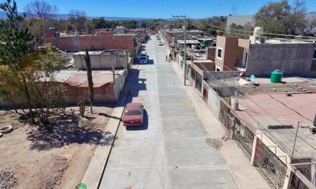 ALCALDE JUAN MANUEL NAVARRO AMPLÍA PROYECTOS DE PAVIMENTACIÓN DE CALLES EN DIVERSAS COLONIAS