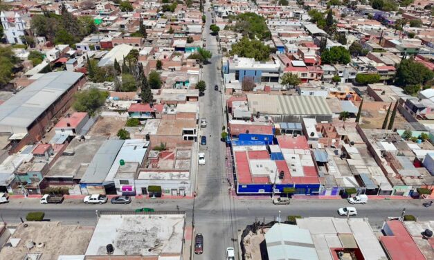 ALCALDE NAVARRO MUÑIZ LE CUMPLE A LA CABECERA MUNICIPAL: AMPLÍA PAVIMENTACIÓN DE CALLE CARLOS DÍEZ GUTIÉRREZ