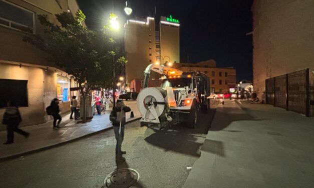 Interapas limpia más de 5 mil metros de drenaje y retira toneladas de basura en el Centro por Semana Santa