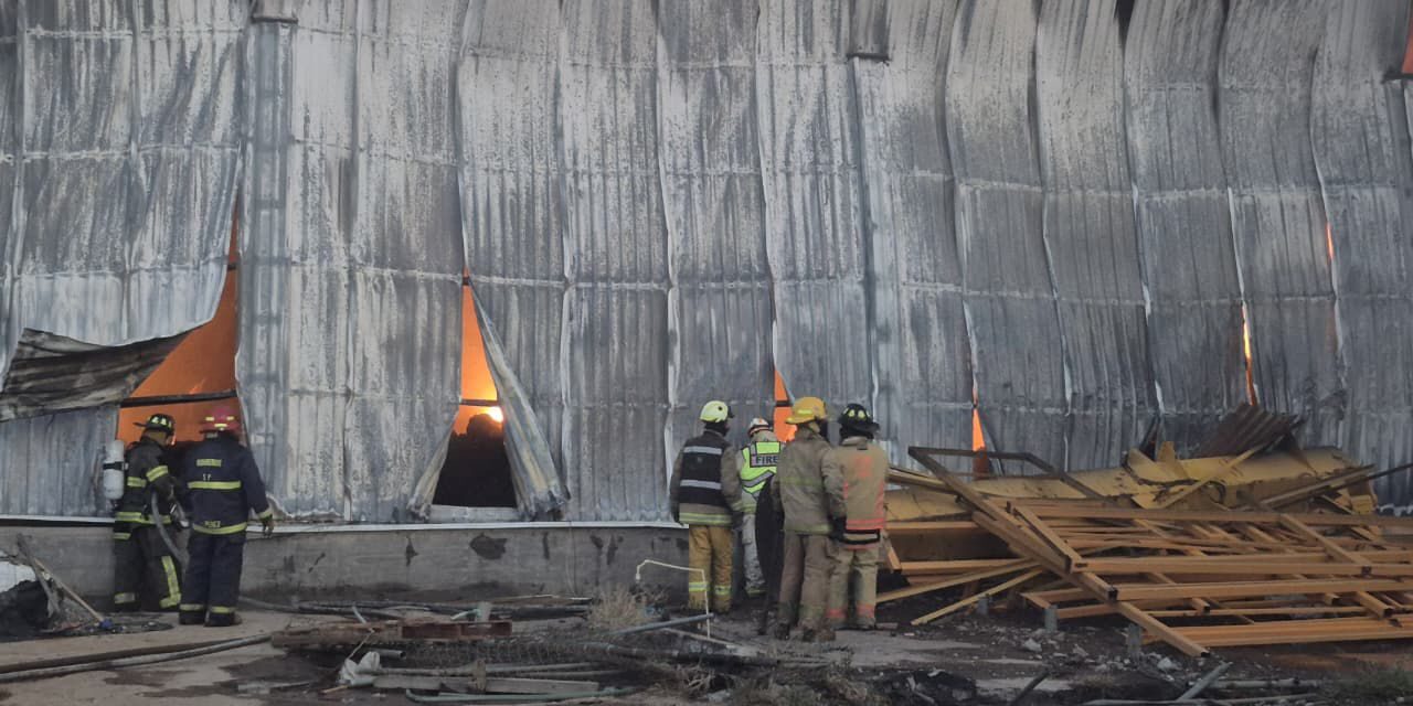 ATIENDEN INCENDIO EN COLONIA INDUSTRIAL SAN LUIS