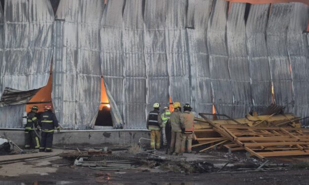 ATIENDEN INCENDIO EN COLONIA INDUSTRIAL SAN LUIS