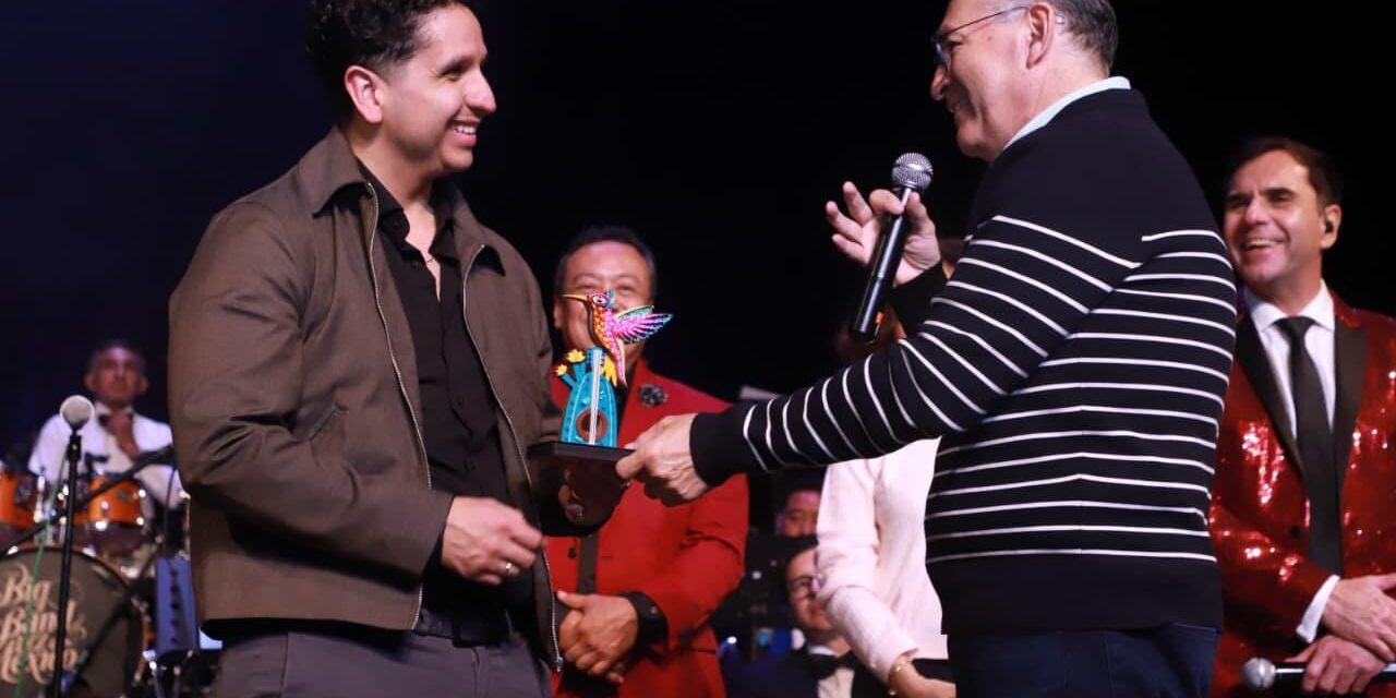 Amor eterno a Juan Gabriel en el Festival San Luis en Primavera