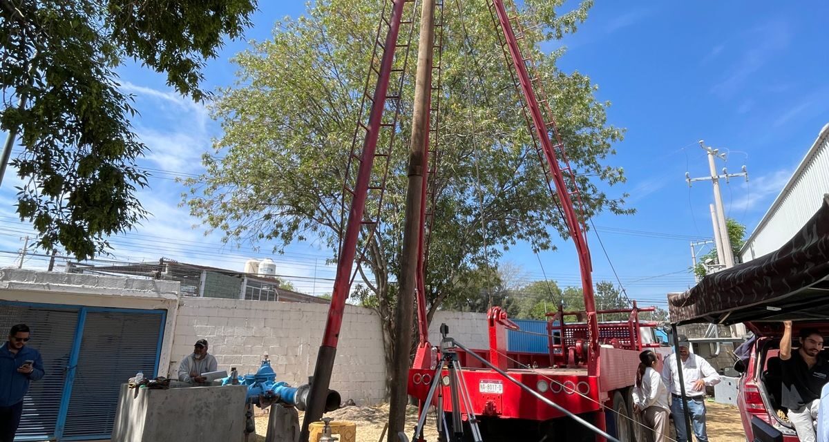 Junto con vecinos, Interapas supervisa rehabilitación del pozo Jacarandas II.