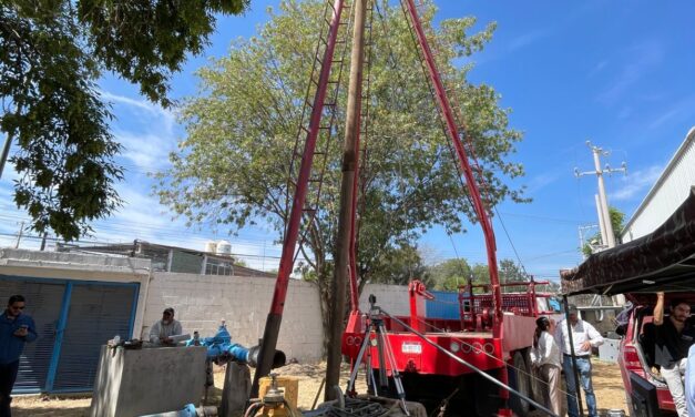 Junto con vecinos, Interapas supervisa rehabilitación del pozo Jacarandas II.