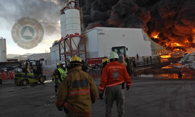Coordinación municipal y cuerpos de emergencia logran controlar incendio en la Zona Industrial