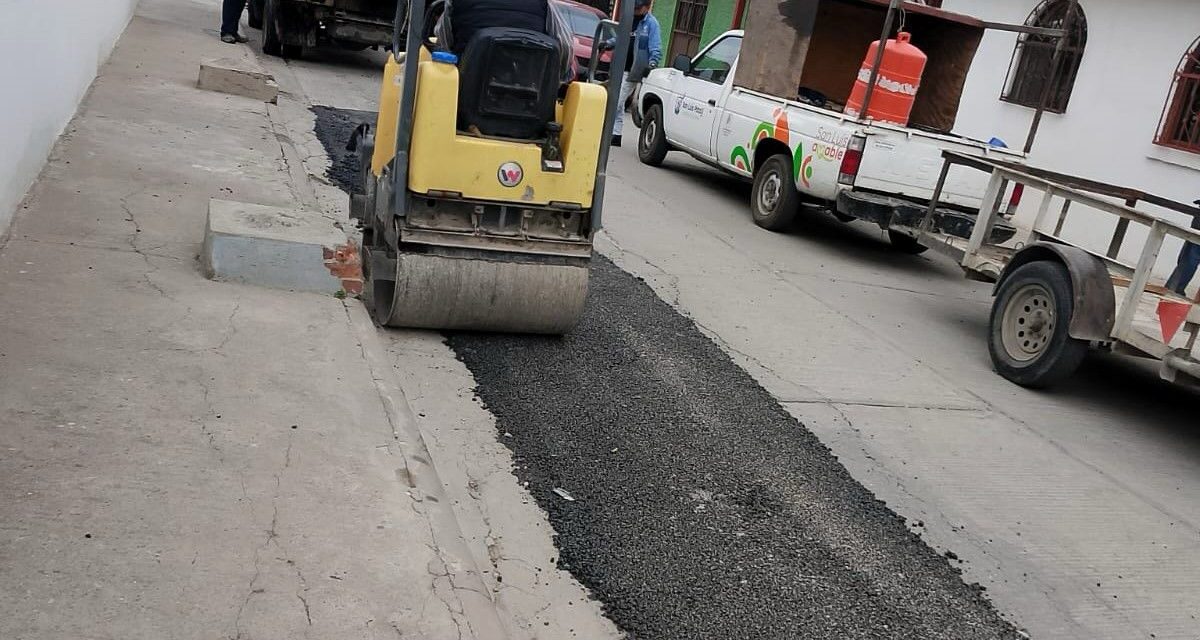 Gobierno de la Capital rehabilita calles en colonias La Rosa, Aviación y Tequisquiapan