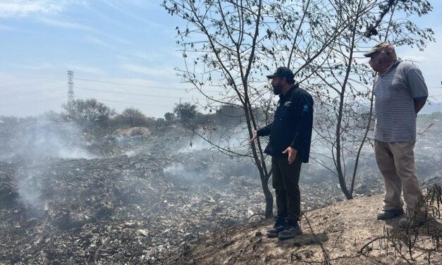 Atienden autoridades municipales incendio y acumulación de basura en El Charquillo del Saucito