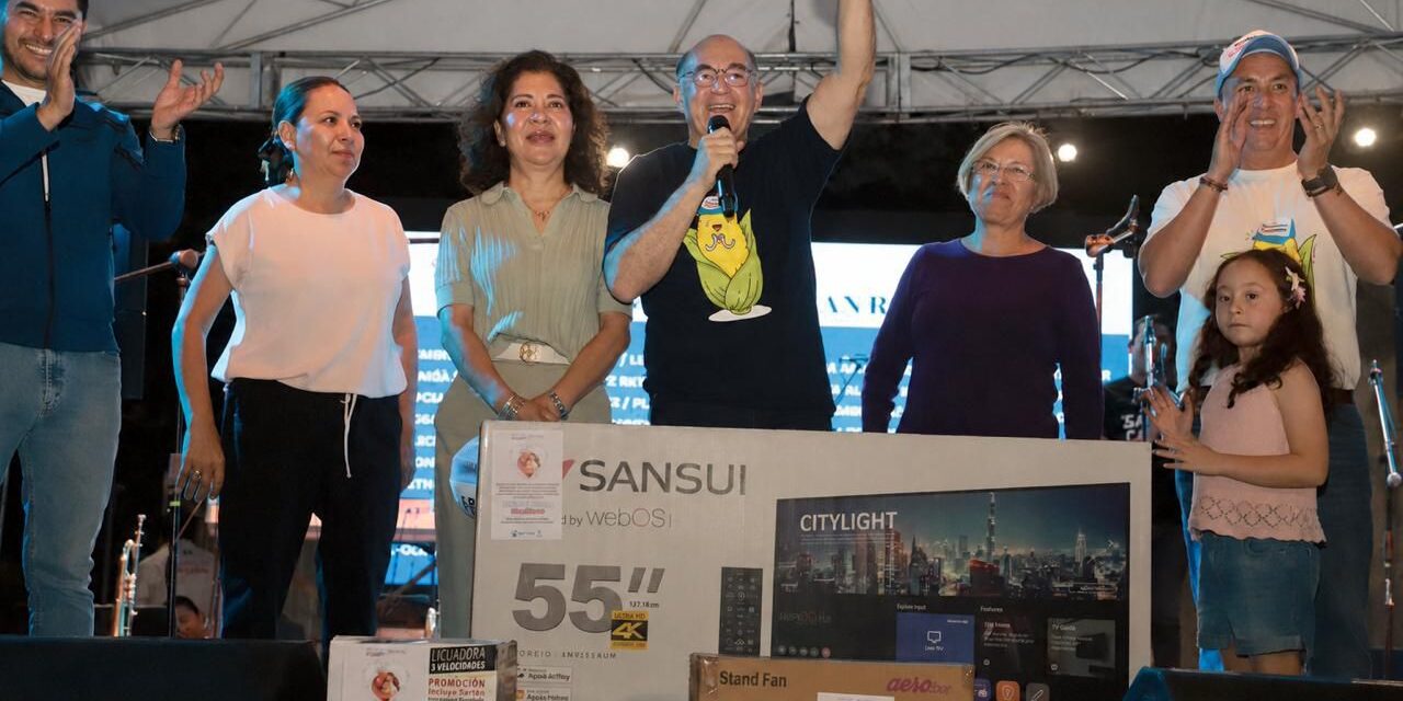 Gran festejo a madres potosinas, ofrecen Alcalde Enrique Galindo y Estela Arriaga