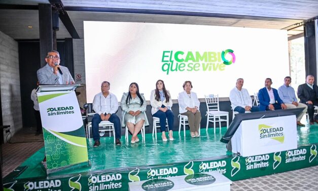 JUAN MANUEL NAVARRO RECONOCE AL MAGISTERIO POR SU DESTACADA LABOR EN LA FORMACIÓN ESTUDIANTIL