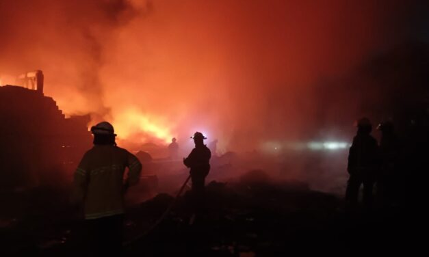 GOBIERNO ESTATAL SUMA ESFUERZOS EN CONTROL DE INCENDIO EN RECICLADORA DE VILLA DE POZOS
