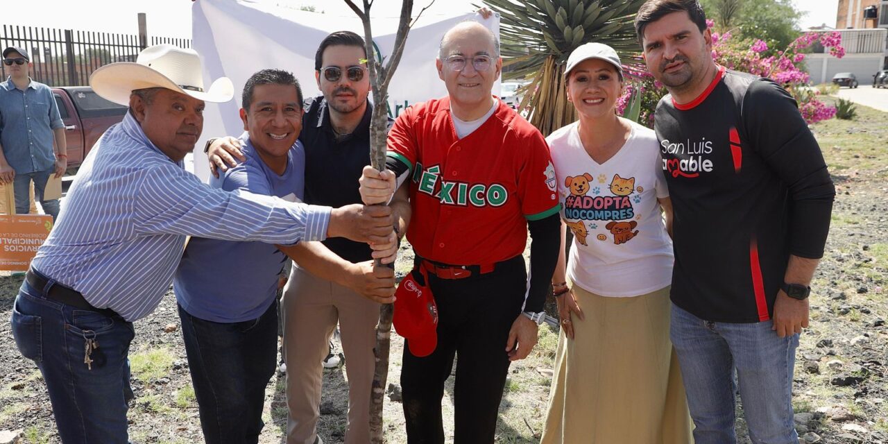 Anuncia Enrique Galindo obras de agua potable y drenaje para Tierra Blanca