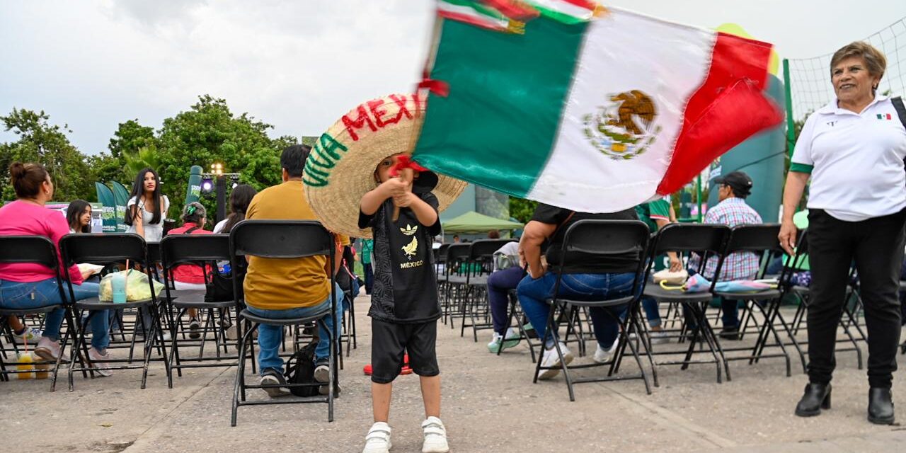 ¡LA PLAZA DE SOLEDAD SE ENCIENDE CON LA PASIÓN POR MÉXICO!