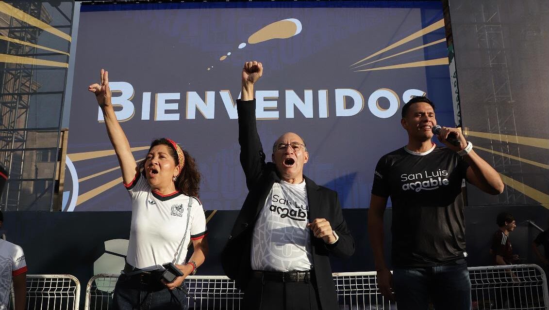 Más de 10 mil personas abarrotan Plaza del Carmen en triunfo de México