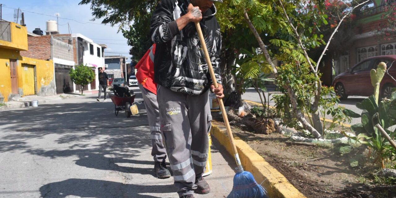 Gobierno de la Capital recupera espacios públicos con limpieza y rehabilitación