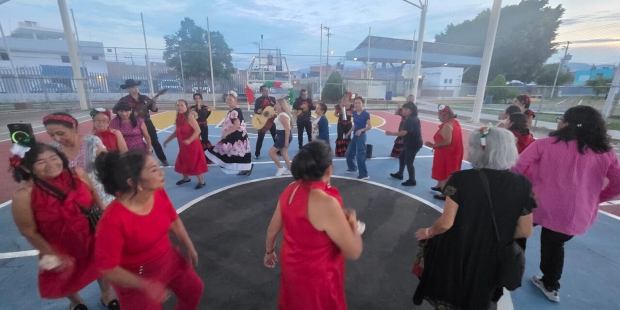 Festeja Gobierno de la Capìtal las tradiciones patrias con una emotiva celebración del «Grito de Independencia» en el CDA Simón Díaz